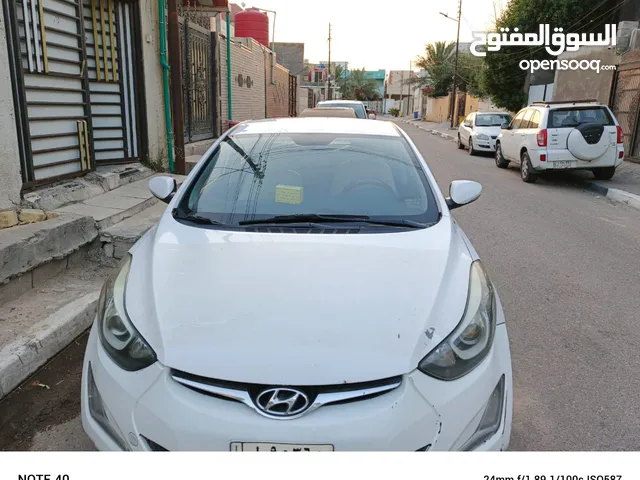 Sedan Hyundai in Basra