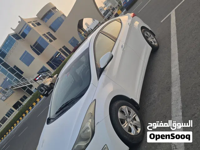 2014 هيونداي النترا Standard