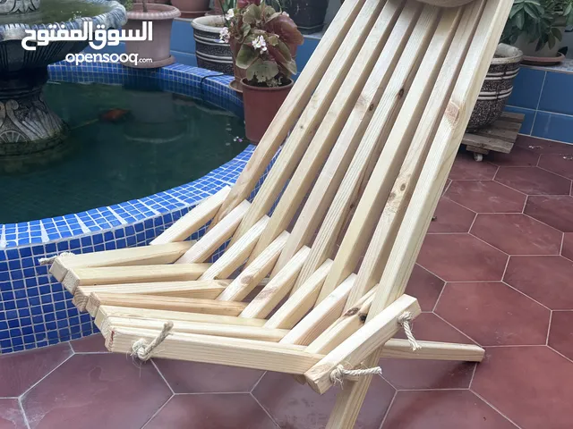 كرسي قابل للطي من الخشب الاحمر للاستعمال الخارجي مع وساده