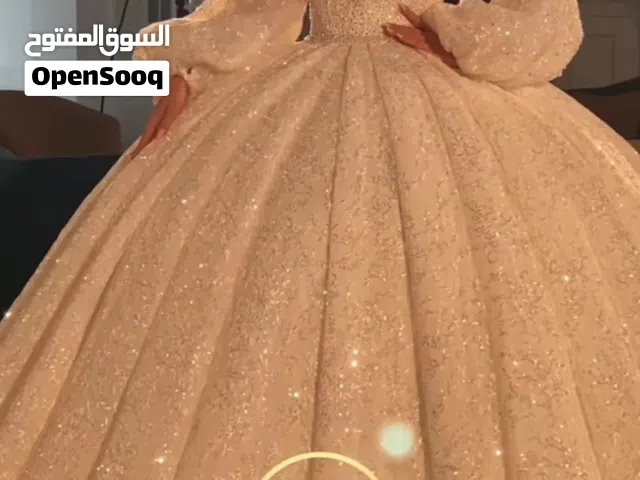 فستان زفاف ثقيل تفصيل من تركيا مع طرحة