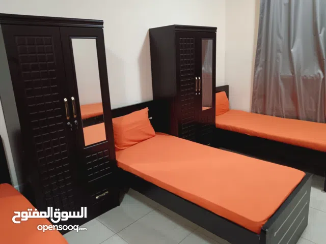 متاح سراير في شقة بنات فقط اثاث حديث السرير ب 550 درهم شامل كل الخدمات .مع موقع قريب من الخدمات