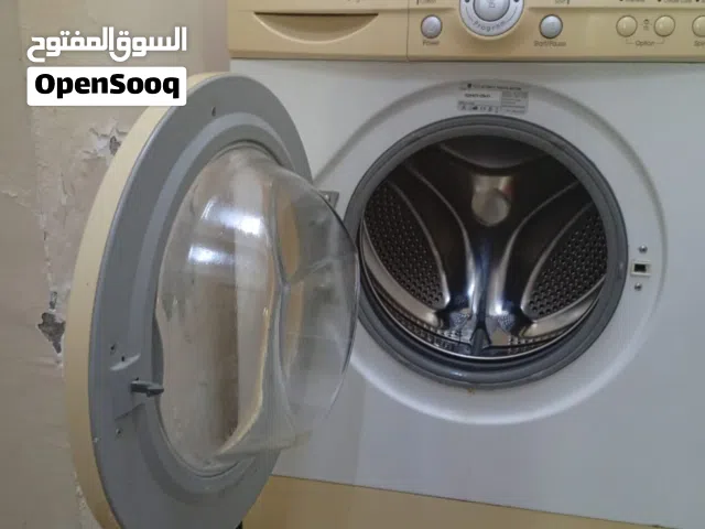 غسالة LG نظيف جدا مستعمل فتره بسيطه