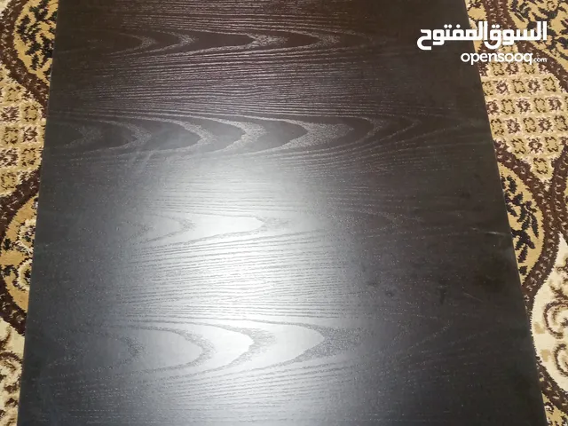 طاولة وسط بحالة ممتازة