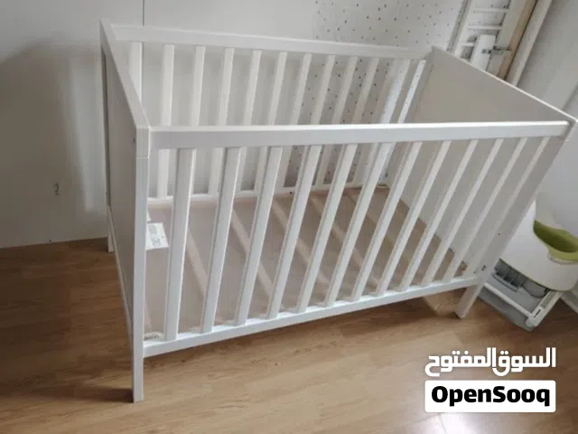 سرير اطفال من ايكيا استخدام بسيط بحالتة