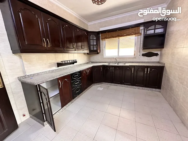 مطبخ خشب مستعمل بحالة ممتازة للبيع بسعر 450 دينار مع رخام مع المجلى والحنفية