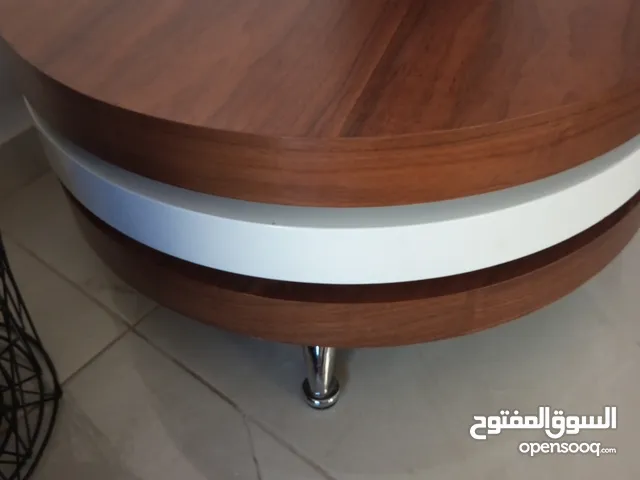 طاولة وسط بحالة ممتازة