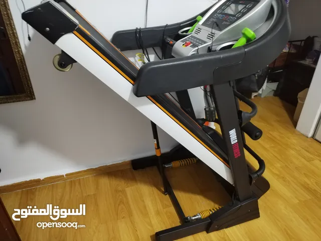 جهاز للمشي نوع ( fitness world) بسعر 350دينار قابل للتفاوض ( سبب البيع عدم وجود مساحة بالمنزل)