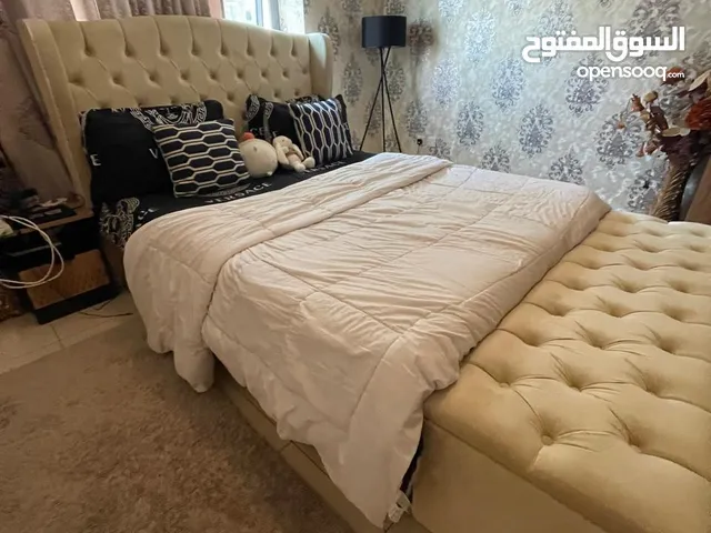 سرير مع المرتبه