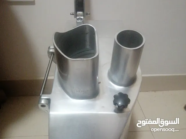 ماكينة تقطيع الخضار و الأجبان للمطاعم متوفرة بغلا، مسقط Vegetable and cheese cutting machine.
