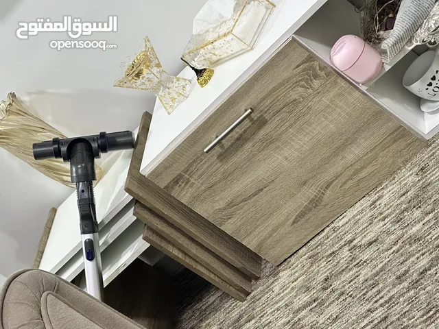 كنب سبع مقاعد مع طاولات و طاوله سفره صغيره