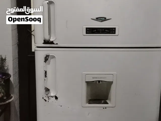 ثلاجة دايو بسعة 99 لتر شغالة مية مية بس مشكلتها انها بتجمع ثلج بس أمورها تمام الباقية