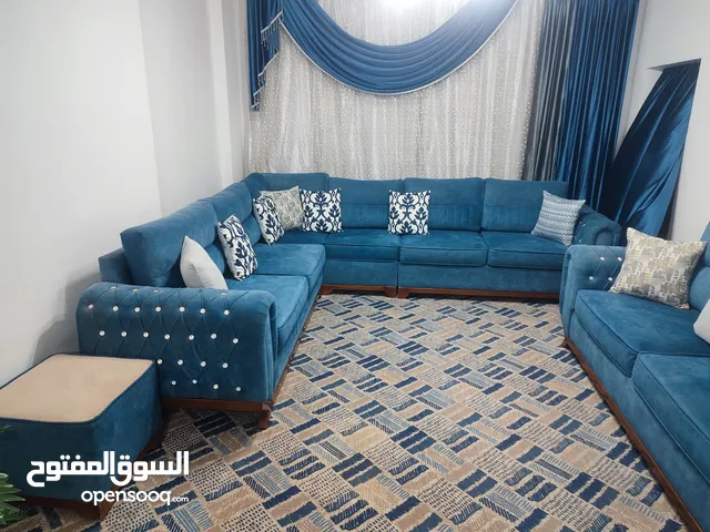 طقم كورنر مساحة 11 متر مع طاولة وسط مع كومدينة أحذية ومراية مع طاولة شاشة
