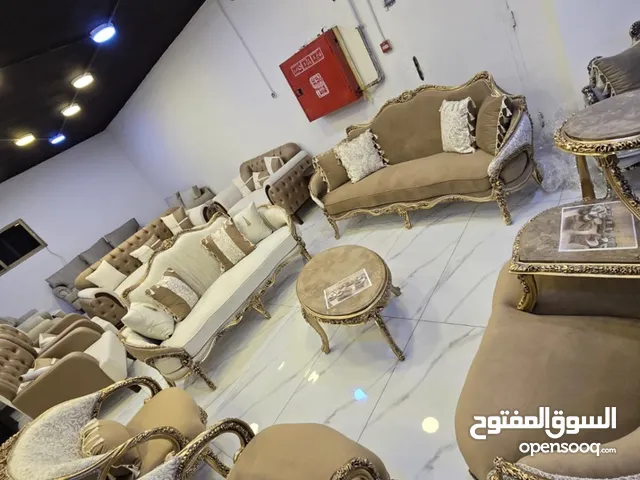 طقم نيو كلاسيك مودرن 9 مقاعد خشب زان فخم. كثيييييير ومرتب جديد وعرض ناااار 699 دينار فقط