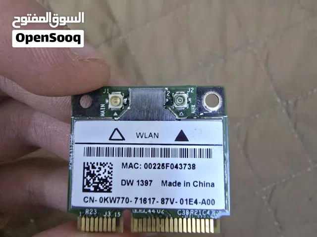 هذه القطعة الظاهرة في الصورتين هي كارت الواي فاي الداخلي (Wireless LAN Card) المسؤول عن التقاط شبكات