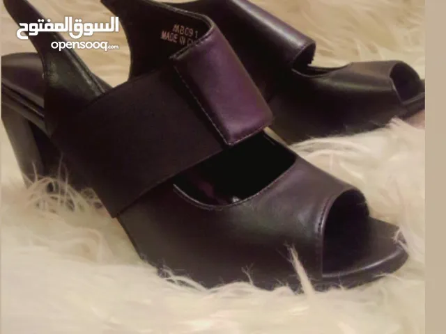 Black With Heels in Jeddah