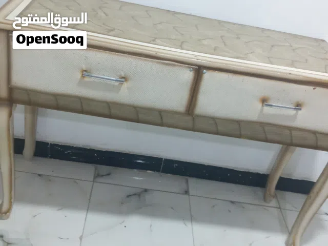 ميز تواليت بدون مرايه