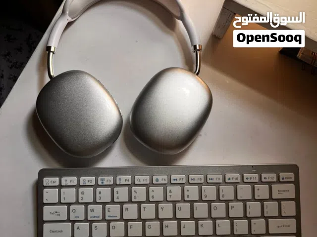 للبيع عاجل: لقطة ما تنتفوتش لأصحاب الذوق والمظهر!سماعه وكيبورد شبيه الايفون السعر عرطططه