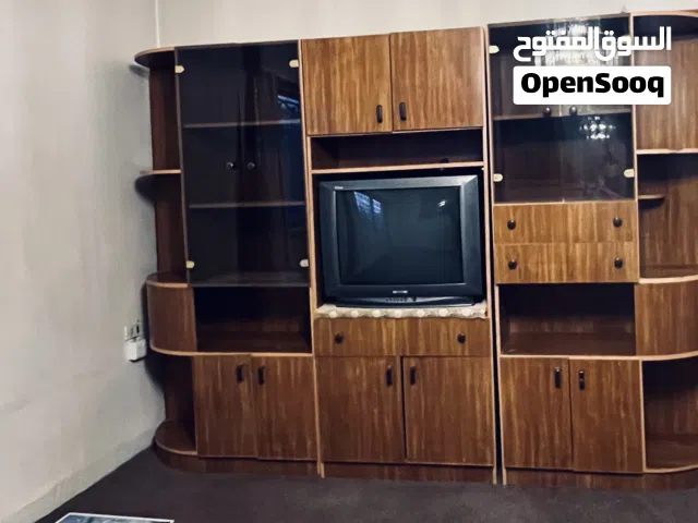 بوفيه 3 قطع عرضهم الكامل 280 و الارتفاع 200 للبيع مع تلفاز نوع ياباني