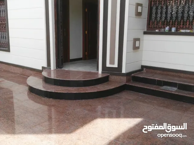 230 m2 5 Bedrooms Villa for Sale in Basra Hayy Al Kafaat