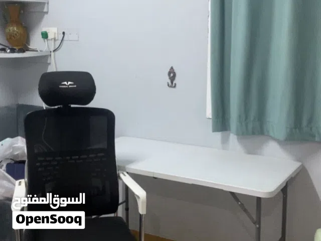 كرسي وطاوله للبيع