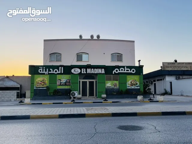 مطعم مجهز بالمعدات بالكامل للإيجار