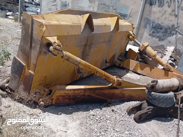 شفرة بلدوزر d8L بحالة جيدة