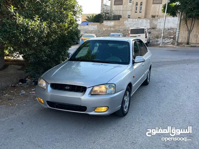 هيونداي فيرنا 2001لون سلفر ميتالك