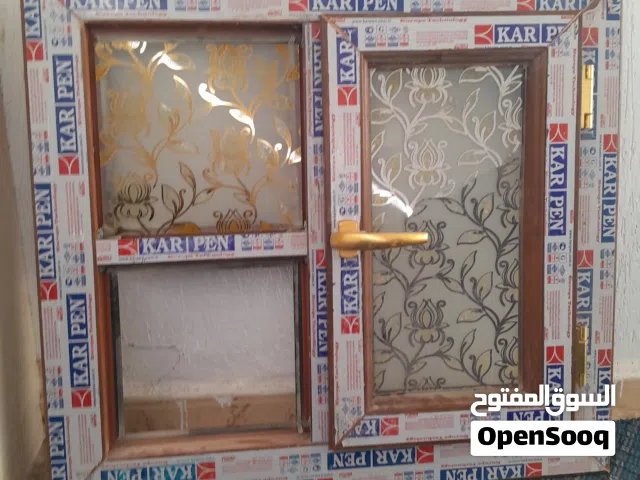 روشن.   P.V.C اللون بني  مقاس العرض 76×85 الطول سم