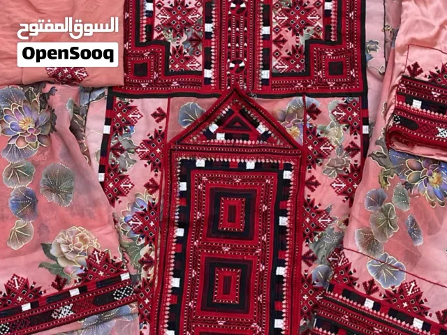 لبسه بلوشية جميلة جداً نوعيه ممتازه جديدة وقابل للتفاوض