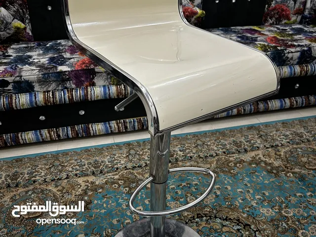 “كرسي أنيق بتصميم عصري ولمسة فاخرة تناسب جميع المساحات!”