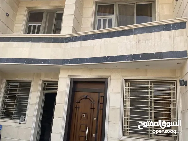 190 m2 More than 6 bedrooms Townhouse for Sale in Baghdad Karadah