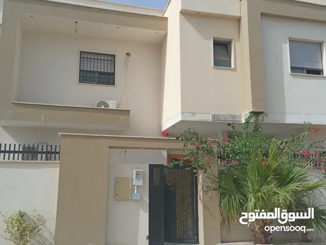 390 m2 3 Bedrooms Townhouse for Sale in Tripoli Ain Zara