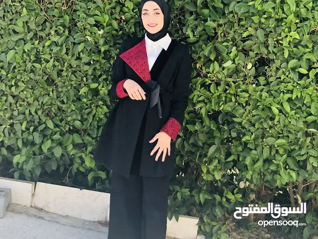 تسنيم عيسى حسين العزة