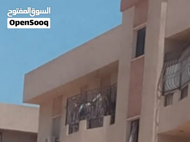 شقة في الطابق الثالث اثاث فاخر