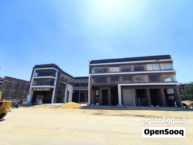 محل تجاري 31م بارتفاع السقف 6م + مساحه خارجيه 22م بمول تجاري