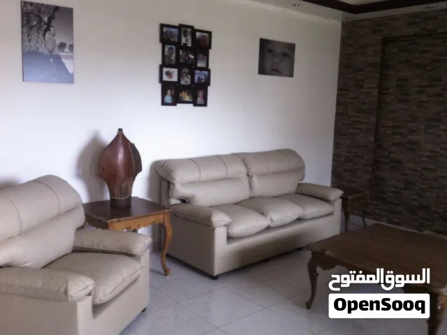 طقم كنب جلد فاخرة