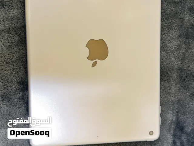 The 6th Generation iPad (2018) 32GB features a 9.7-inch Retina display