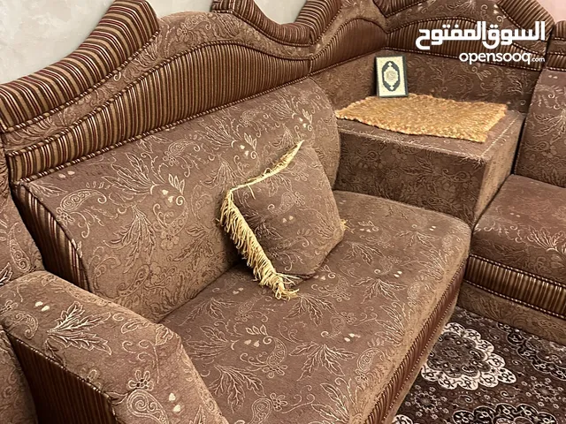 للبيع طقم كنب بحال الجديد تماما