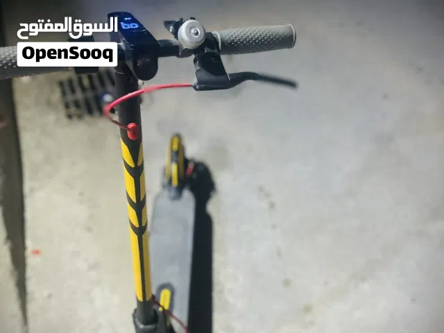 سكوتر شاومي لون اصفر شبه جديد حاجه نضيفه ي تريس