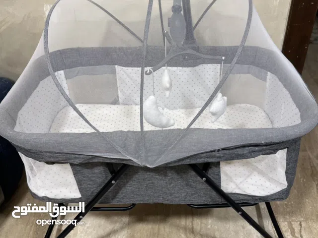 تخت بيبي متعدد الاستعمال