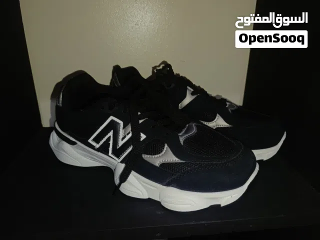 حذاء نيوبالنس جديد بثمن مناسب ،42