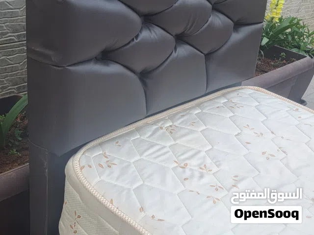 سرير مع فرشة للبيع