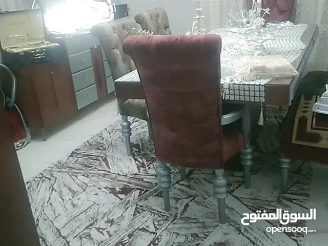 غرفه سفره مودرن بوحدات داخليه و6 كراسي وبوفيه ونيش باضاءءه ليد كامله الزجاج والارفف تم تنزيل السعر