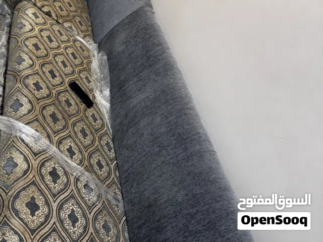 جلسة مجلس كامل مع طاولتين