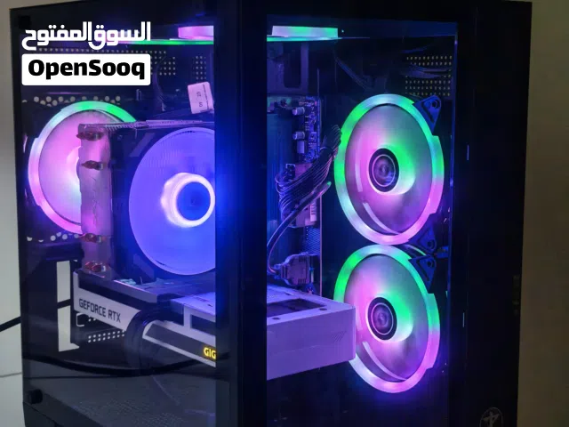 بي سي قيمنق مع اغراضه