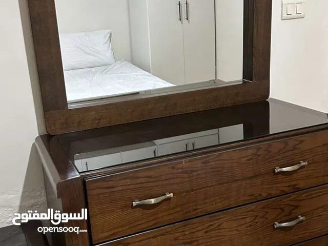تسريحة (تواليت) + كومادينا غرف نوم تصلح للاولاد والبنات