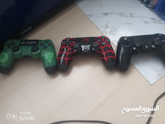 ثلاث ايادي بلايستيشن 4