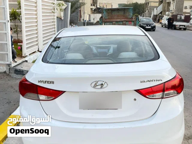 2014 هيونداي النترا Standard
