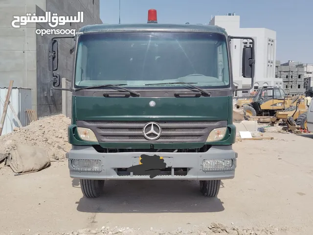 شاحنة حاملة معدات1517