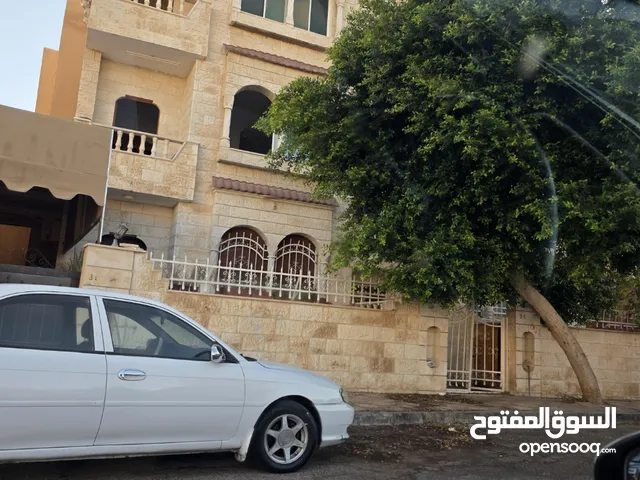 للبيع عماره 6شقق المنطقه الثامنة